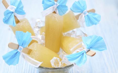 Domowe lody na patyku z mango