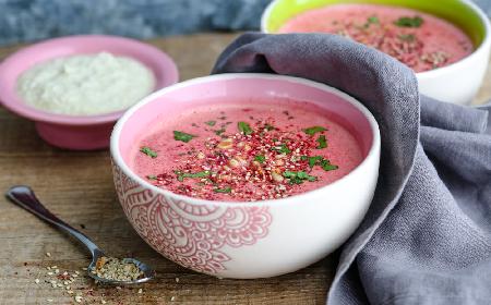 Chłodnik z serem pleśniowym i orzechami z menu beszamel
