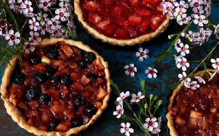 Fantastyczne tartaletki ze śliwkami i borówkami na kruchym spodzie z dodatkiem twarogu