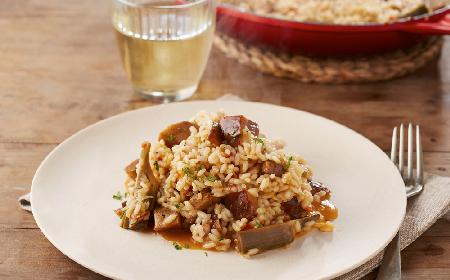 Risotto z rydzami i karczochami: łatwy przepis na wykwintne danie
