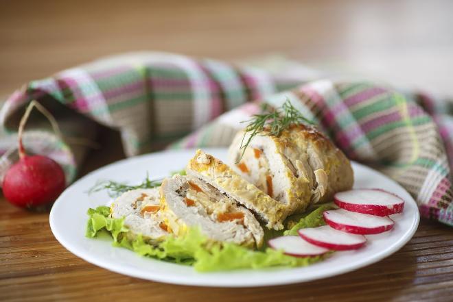 Roladki z indyka nadziewane pastą z suszonych pomidorów z guacamole - przepis