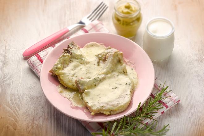 Mięciuteńki schab z kostką w sosie musztardowym z rozmarynem