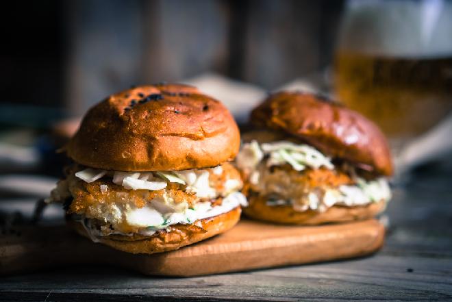 Pieczone burgery rybne - idealny sposób na rybę!