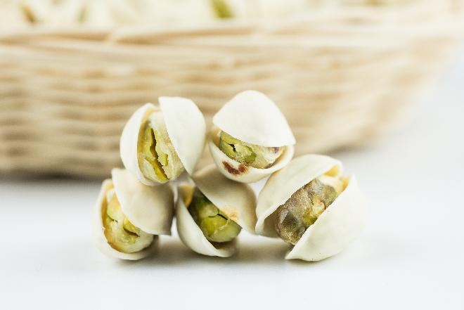 Orzechy pistacjowe - jakie mają właściwości? Dlaczego warto je jeść?